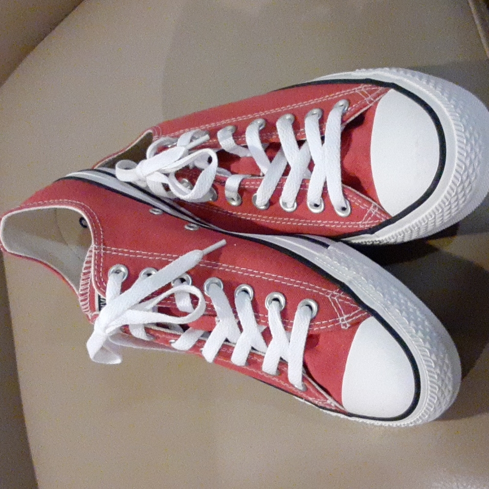 Low top sneakers